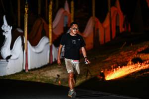 BIB: 52909
                            <button type="button" onclick="openModal(22509762)" class="btn btn-primary btn-sm float-right btn-popup" data-toggle="modal" data-target=".modal-high-quality">
                        <i class="fas fa-shopping-cart"></i> Add to Cart
                    </button>
                                            <button type="button" onclick="isThisMe(22509762, true)" class="btn btn-success btn-sm float-right btn-popup btn-isme hidden" data-toggle="tooltip" data-placement="bottom" title="นี่คือรูปของคุณใช่ไหม คลิกที่นี่เพื่อเอาเข้าอัลบั้ม">
                        <i class="fas fa-plus"></i> Add to album
                    </button>
                    <button type="button" onclick="isThisMe(22509762, false)" class="btn btn-warning btn-sm float-right btn-popup btn-isnotme hidden">
                        <i class="fas fa-ban"></i> Remove from album
                    </button>